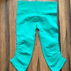 Green lululemon ebb to street crop